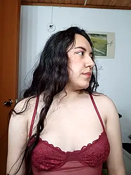 Snapshot of Emi_chik chatting on February 14, 2026, 10:37 am Emi chik online show from February 14, 2026, 10:37 am