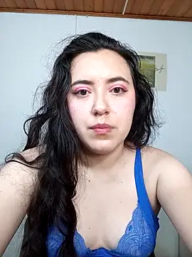 Emi chik online show from December 4, 2025, 12:37 pm