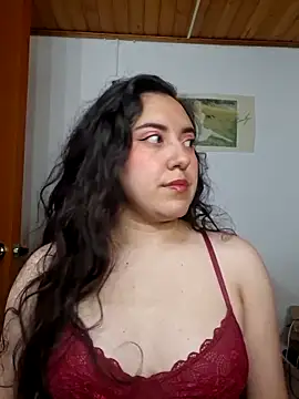 Emi chik online show from May 17, 2026, 3:39 am