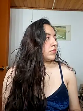 Emi chik online show from May 7, 2026, 4:28 am
