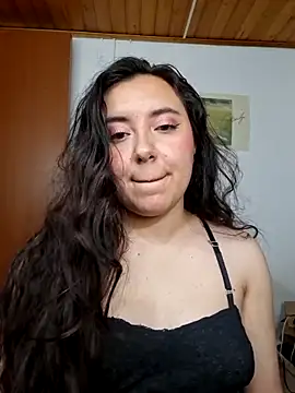Emi chik online show from May 29, 2026, 5:57 am