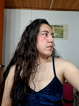 Emi chik online show from March 25, 2026, 11:31 am