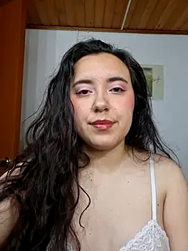 Emi chik online show from May 31, 2026, 5:35 am