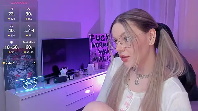 Marta May  online show from October 14, 2025, 5:35 pm