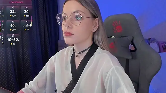 Marta May  online show from November 9, 2025, 9:35 am