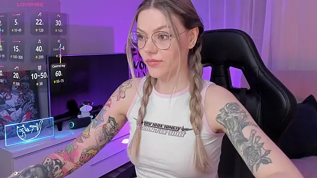 Marta May  online show from October 12, 2025, 5:25 pm