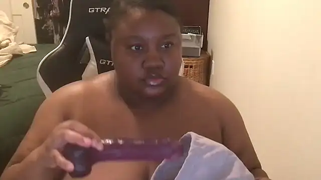 explosivekitty69 online show from October 27, 2025, 7:42 am