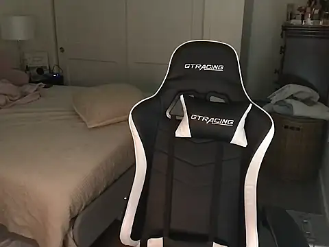 explosivekitty69 online show from September 29, 2025, 6:57 pm