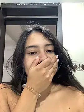 GabyButtler1 online show from February 5, 2025, 5:09 pm