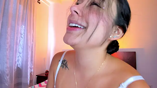 GabyButtler1 online show from January 14, 2025, 4:39 pm