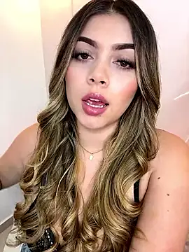 thaliafox  online show from December 2, 2024, 8:17 pm