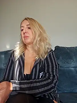 MariaRichi  online show from November 8, 2025, 8:18 am