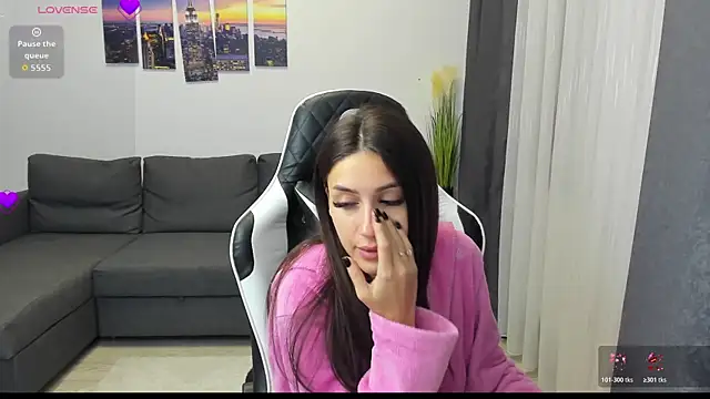 Snapshot of Kimi_Ivy chatting on October 31, 2025, 4:31 am Kimi Ivy online show from October 31, 2025, 4:31 am