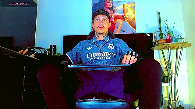 Snapshot of HannibalLester chatting on January 17, 2026, 4:27 am HannibalLester online show from January 17, 2026, 4:27 am