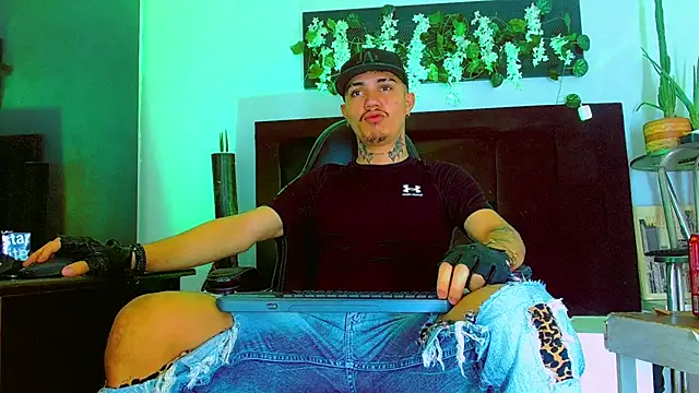 HannibalLester online show from April 11, 2026, 4:42 am