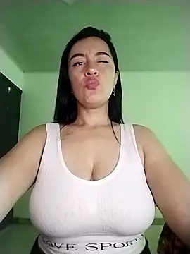 hailey85 online show from April 5, 2026, 9:43 pm