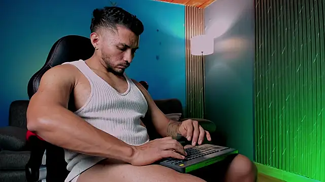 maximusclark1 online show from January 7, 2026, 3:00 am