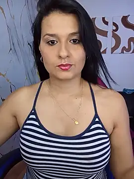 Snapshot of elena_jonees chatting on June 19, 2026, 8:47 pm elena jonees online show from June 19, 2026, 8:47 pm