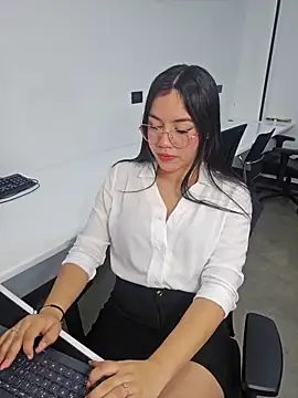 emma smile online show from February 25, 2025, 2:04 pm