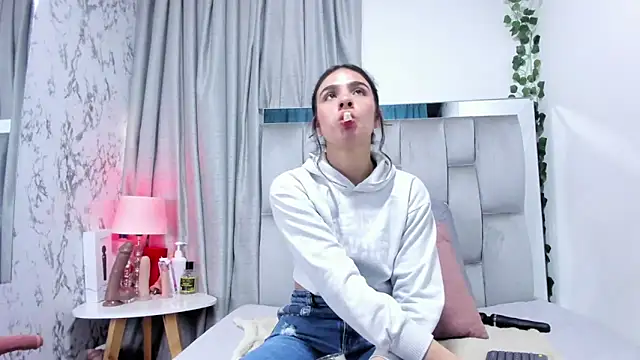 Snapshot of dafne_queenn chatting on September 30, 2025, 12:55 pm dafne queenn online show from September 30, 2025, 12:55 pm