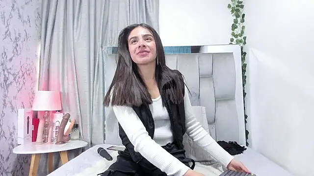 Snapshot of dafne_queenn chatting on September 22, 2025, 12:33 pm dafne queenn online show from September 22, 2025, 12:33 pm