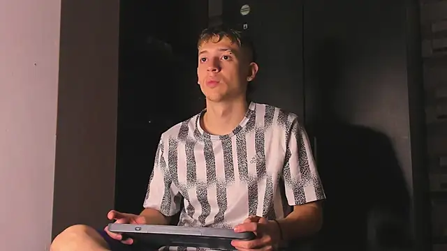 Dimitri higth420 online show from November 18, 2025, 11:26 pm