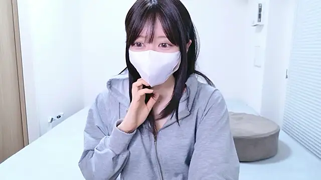 Yurie  online show from May 4, 2026, 1:14 pm