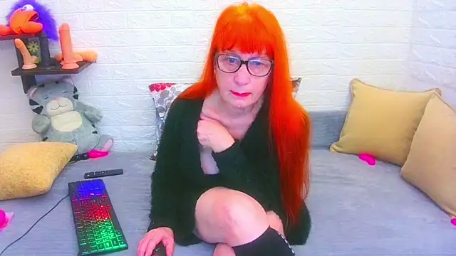 RedHousewife online show from October 15, 2025, 2:14 pm