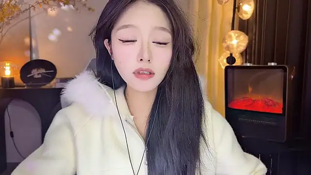 xiaodaibabyy online show from December 21, 2024, 12:59 pm