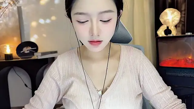 xiaodaibabyy online show from February 13, 2025, 4:50 pm