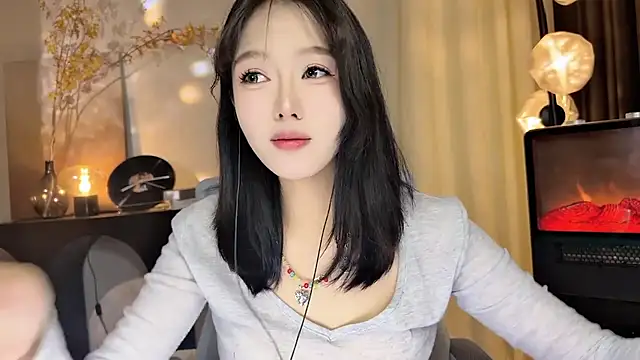 xiaodaibabyy online show from December 28, 2024, 1:17 pm