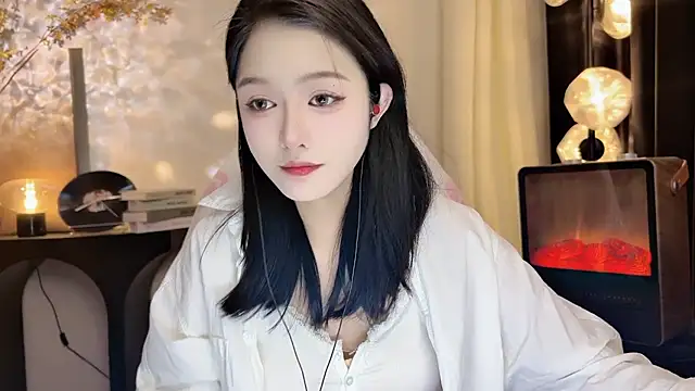 xiaodaibabyy online show from February 24, 2025, 1:21 pm