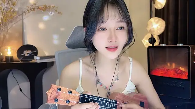 xiaodaibabyy online show from January 6, 2025, 2:25 pm