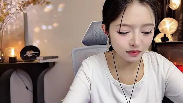 xiaodaibabyy online show from February 7, 2025, 4:14 pm