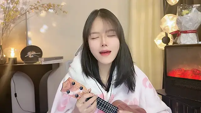 xiaodaibabyy online show from December 24, 2024, 3:58 pm