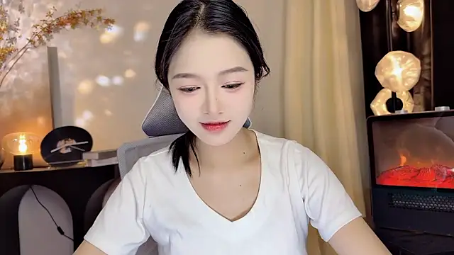 xiaodaibabyy online show from February 13, 2025, 1:48 pm