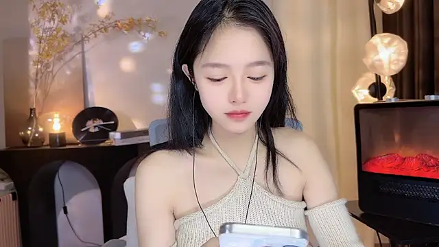 xiaodaibabyy online show from January 3, 2025, 1:24 pm
