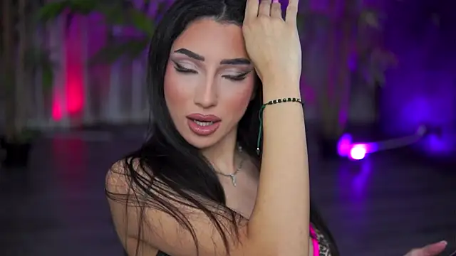 Snapshot of GinaValentinna chatting on October 30, 2025, 7:44 pm GinaValentinna online show from October 30, 2025, 7:44 pm