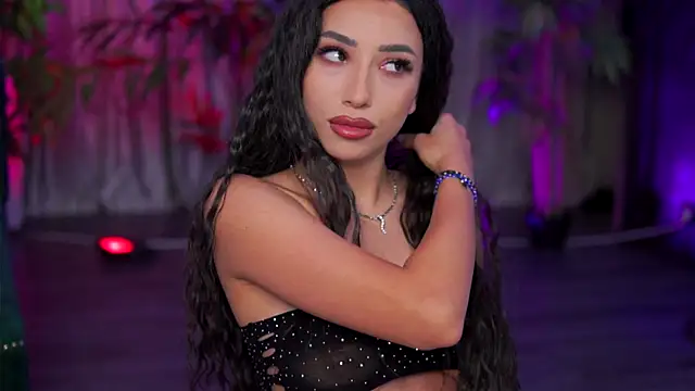 Snapshot of GinaValentinna chatting on September 18, 2025, 7:17 pm GinaValentinna online show from September 18, 2025, 7:17 pm