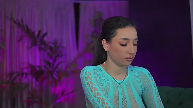 GinaValentinna online show from November 15, 2025, 8:13 pm