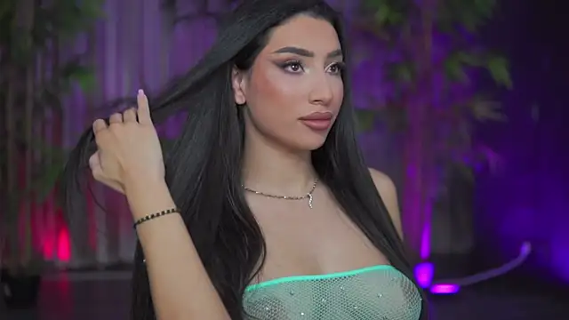 Snapshot of GinaValentinna chatting on October 22, 2025, 6:51 pm GinaValentinna online show from October 22, 2025, 6:51 pm