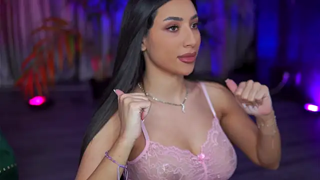 Snapshot of GinaValentinna chatting on October 4, 2025, 7:04 pm GinaValentinna online show from October 4, 2025, 7:04 pm