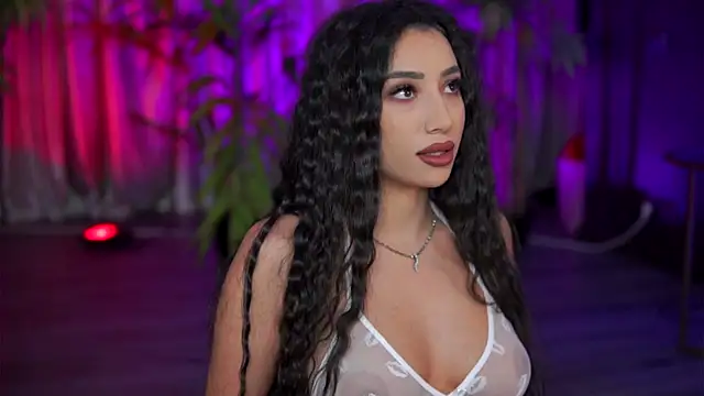 Snapshot of GinaValentinna chatting on September 25, 2025, 6:47 pm GinaValentinna online show from September 25, 2025, 6:47 pm