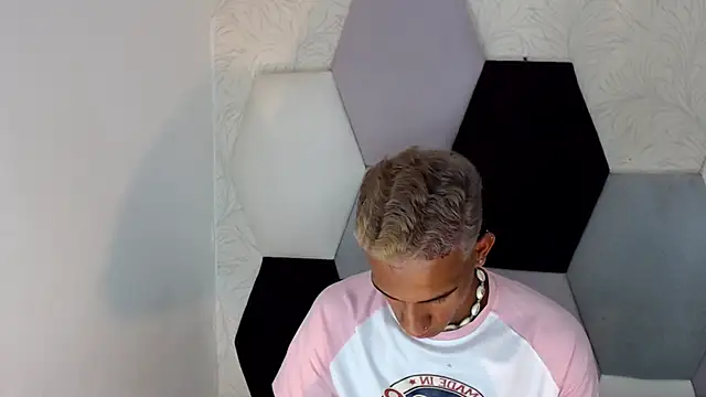 Snapshot of AbrahanBratz chatting on January 11, 2025, 3:31 pm AbrahanBratz online show from January 11, 2025, 3:31 pm