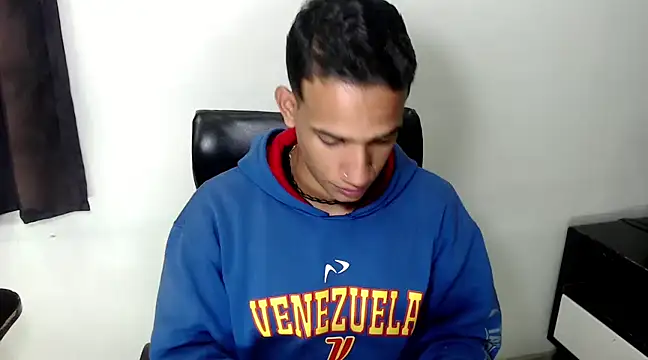 Snapshot of AbrahanBratz chatting on December 29, 2024, 12:12 pm AbrahanBratz online show from December 29, 2024, 12:12 pm