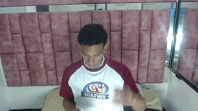 Snapshot of AbrahanBratz chatting on January 15, 2026, 2:42 pm AbrahanBratz online show from January 15, 2026, 2:42 pm