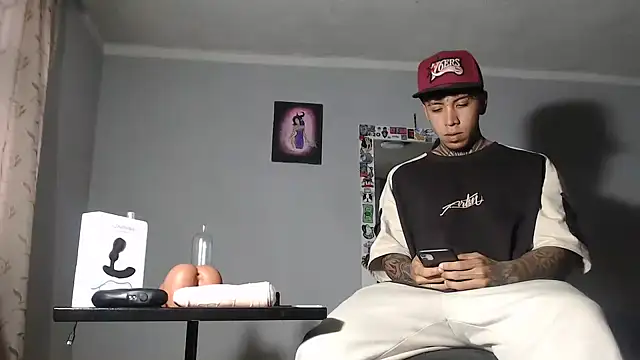 Nickhot0609 online show from January 28, 2025, 10:12 pm