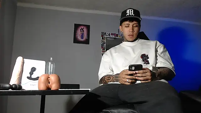 Nickhot0609 online show from January 27, 2025, 10:16 pm