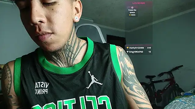 Nickhot0609 online show from October 12, 2025, 4:58 am