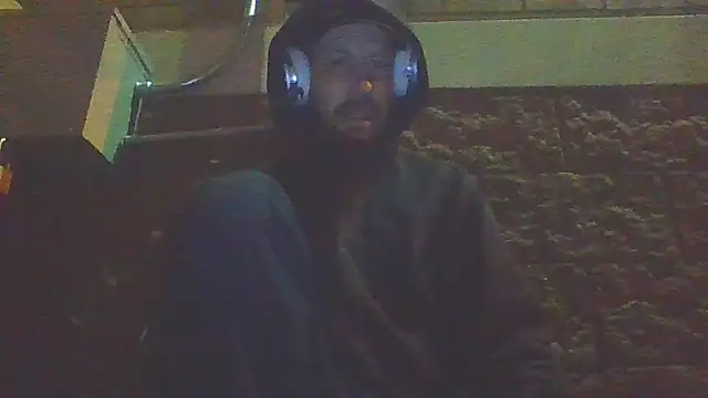 axelongshaft69 online show from April 3, 2026, 8:10 am